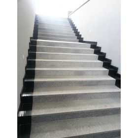 matowe stopnice granitowe kamienne g603 szare  schody wewnętrzne