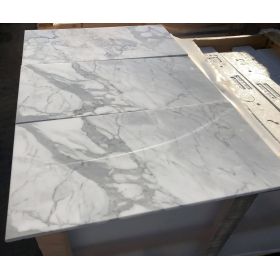 płytki marmurowe białe włoskie statuario venato 61x30,5x1 kamień łazienka